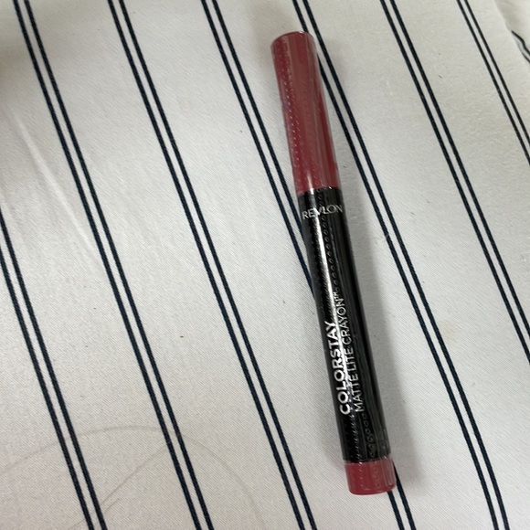 Lipstick - Picture 3 of 4